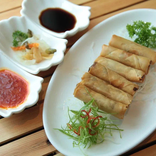 Vegetable Spring Rolls (8 pcs)